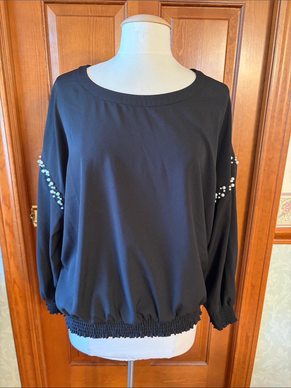 Colleen Lopez Black and Pearl-Embellished Sleeves Blouse. Women’s Size 1X